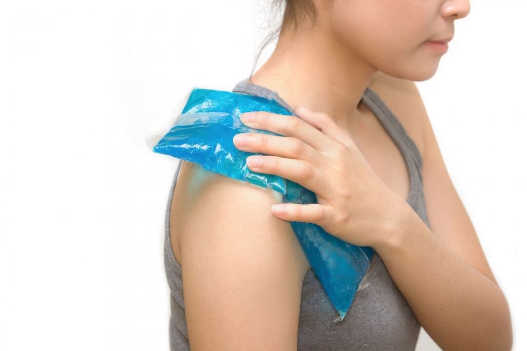 Komprimujte rameno s artrózou, abyste se zbavili bolesti